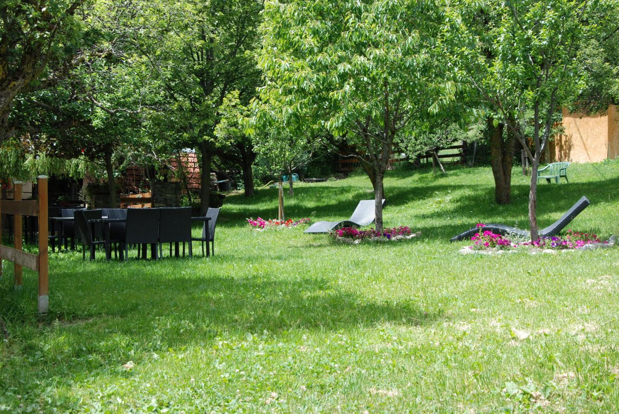 Hotel & Restaurant Le Chalvet Embrun Bagian luar foto