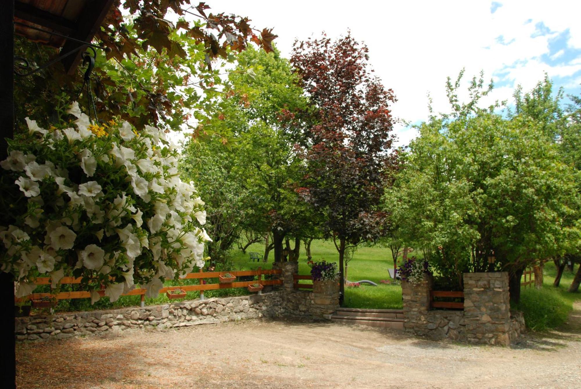 Hotel & Restaurant Le Chalvet Embrun Bagian luar foto